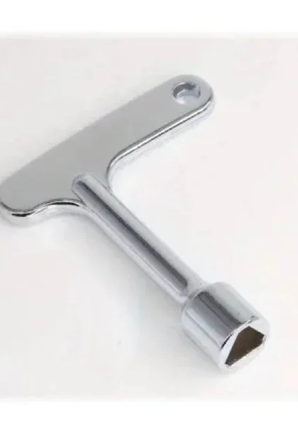 Трехгранный ключ — hammer, can opener, whistle