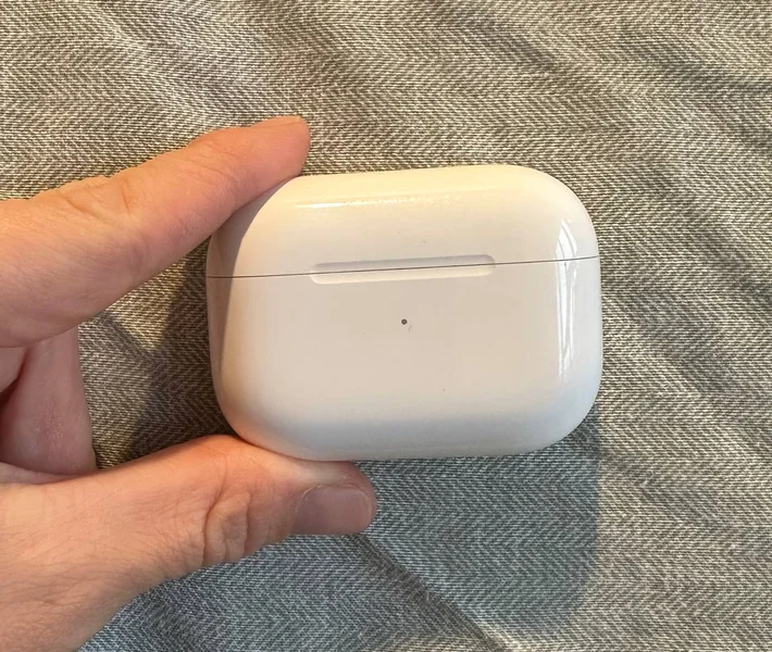 AirPods Pro 1 — modem, soap dispenser