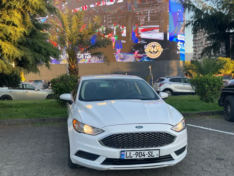 Ford Fusion Hybrid 2017 — limousine, grille