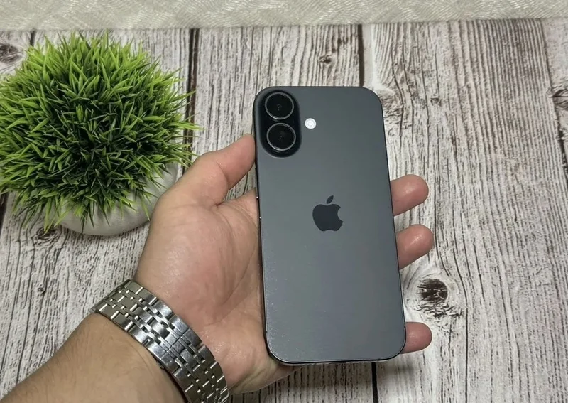 iPhone 17 256GB — cellular telephone, iPod