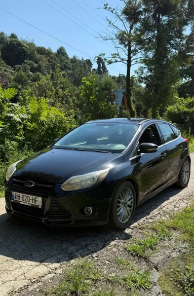 Ford Focus Titanium 2014 — minivan, sports car