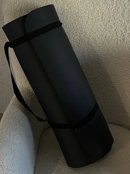 Коврик для йоги — shower curtain, seat belt