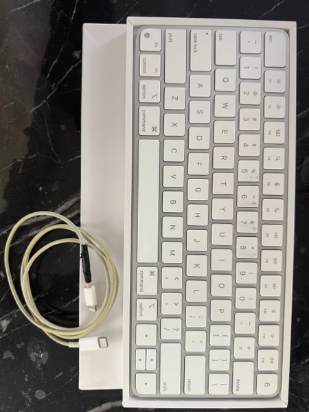 Беспроводная клавиатура Apple Magic Keyboard