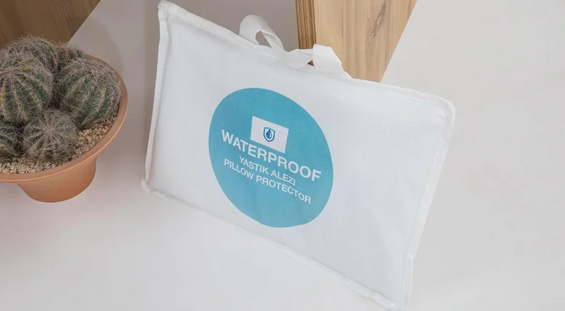 Влагонепроницаемый наматрасник — plastic bag, mailbag, bib