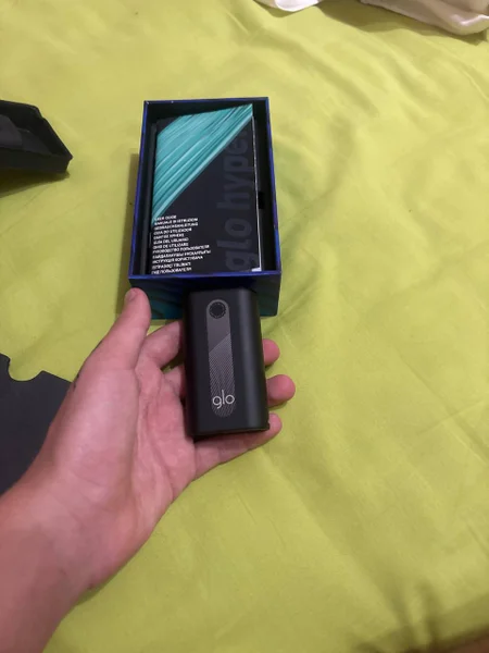 Модем, пульт и мобильный телефон — modem, remote control, cellular telephone