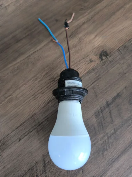 Лампочка с патроном — beacon, water bottle, nipple
