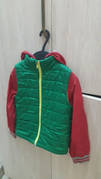 Набор одежды: ветровка Sela и жилетка H&M — sleeping bag, velvet