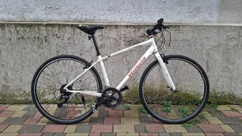 Велосипед Specialized Sirrus Sport — mountain bike