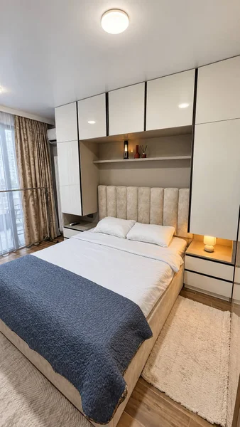 Студия 32.7 кв.м в Rainbow Residence — studio couch, four-poster
