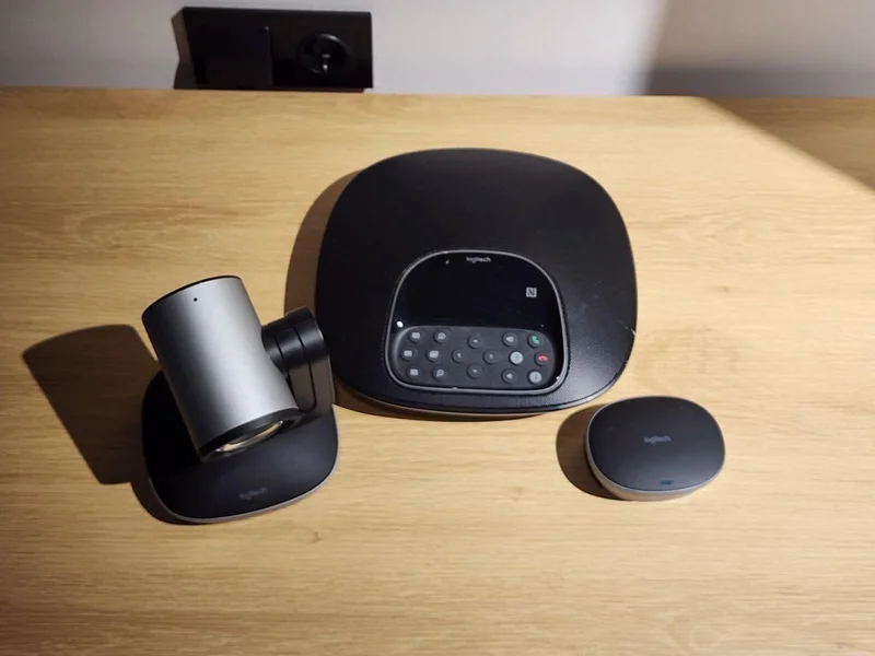 Система видеоконференцсвязи Logitech Group — loudspeaker, mouse