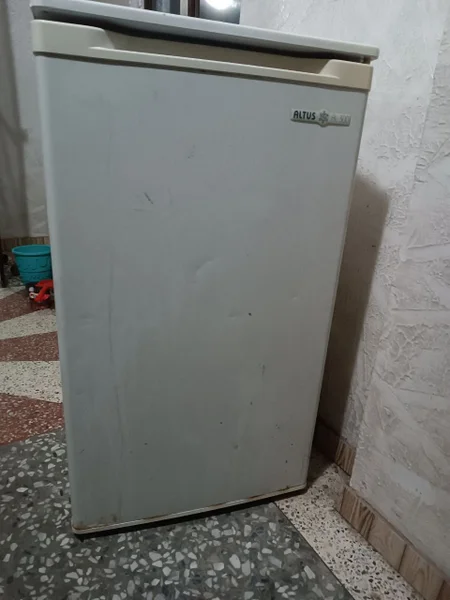 Маленький холодильник — ashcan, refrigerator