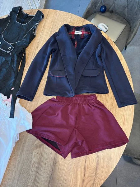 Комплект школьной одежды для девочки 7-8 лет — academic gown, mortarboard, velvet