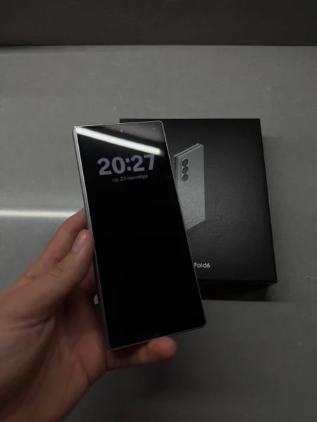 Samsung Galaxy Z Fold 6 256GB — iPod, notebook