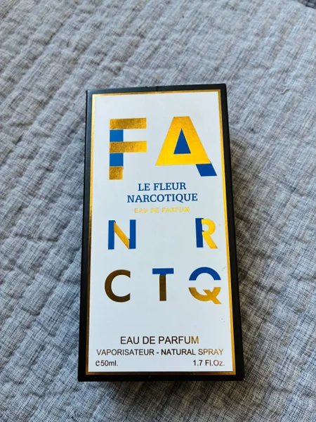 Парфюм Le Fleur Narcotique — packet, Band Aid, sunscreen
