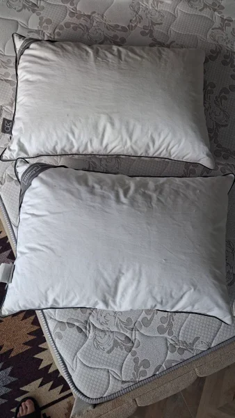 Перьевые подушки Monamo б/у, 2 шт — quilt