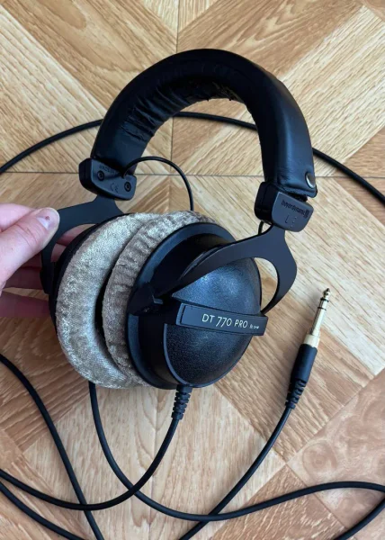 Проводные наушники Beyerdynamic DT 770 PRO 80 Ом — disk brake, microphone