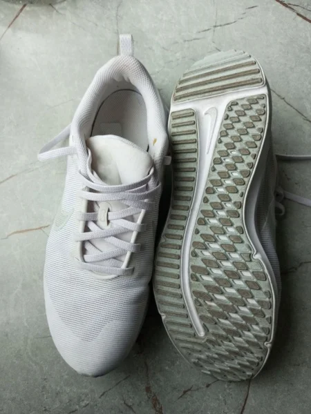 Кроссовки б/у — running shoe