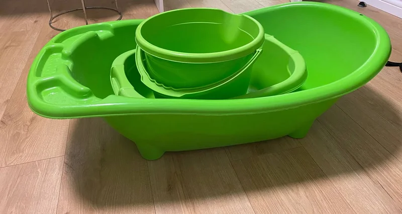 Набор детских ванночек и ведро — mixing bowl