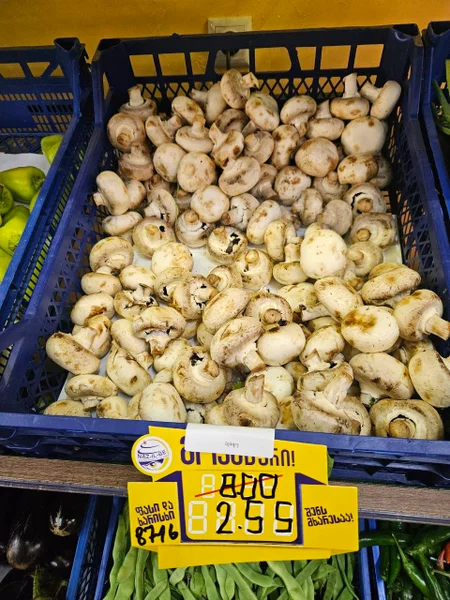 В назилбе на Пушкина Абашидзе — bagel, hen-of-the-woods