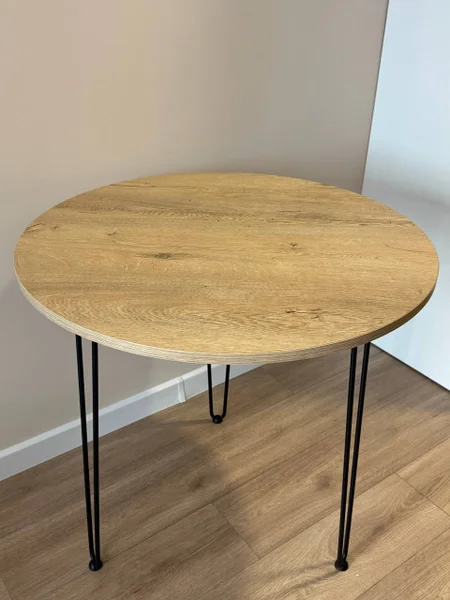 Маленький столик — dining table, pedestal