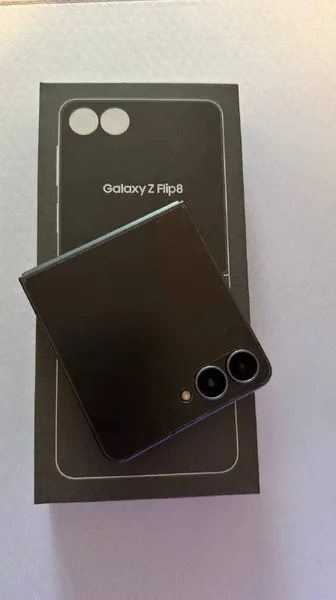 Samsung Galaxy Z Flip 8 — loudspeaker, binder