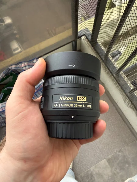 Объектив Nikon 35mm f/1.8G — reflex camera, lens cap