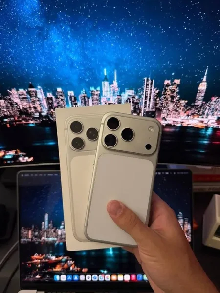 iPhone 17 Pro — joystick