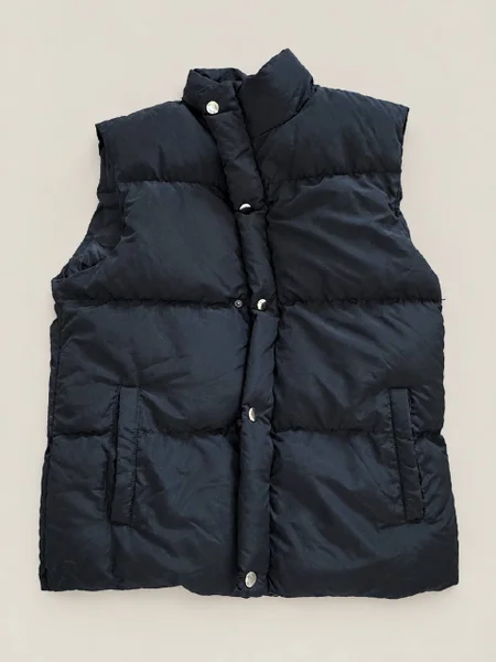 Женская черная утепленная жилетка — sleeping bag, bulletproof vest