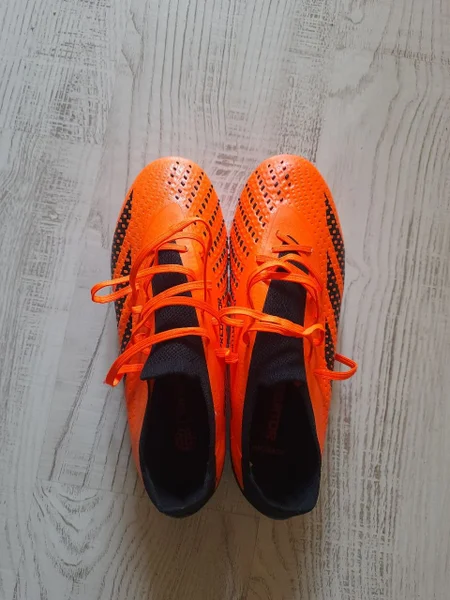 Бутсы новые — sandal, running shoe