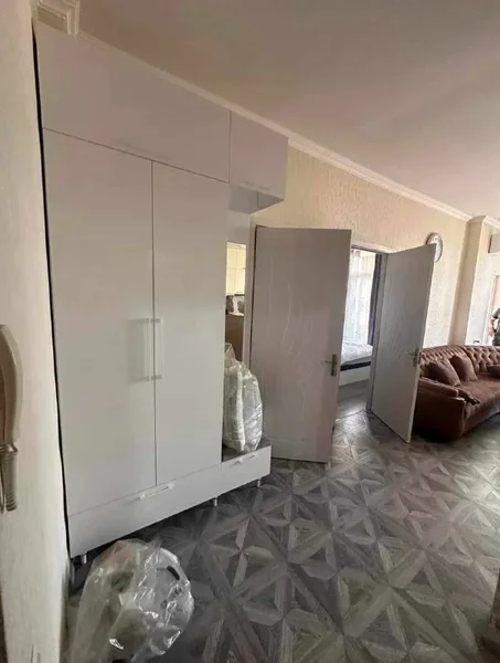 2+1 квартира с центральным отоплением, ул — wardrobe, medicine chest, sliding door