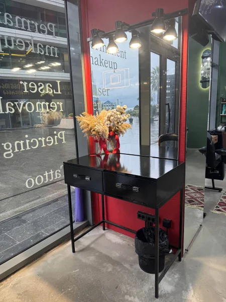 Столик для макияжа — vending machine