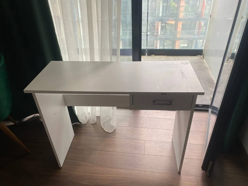 Письменный стол — dining table
