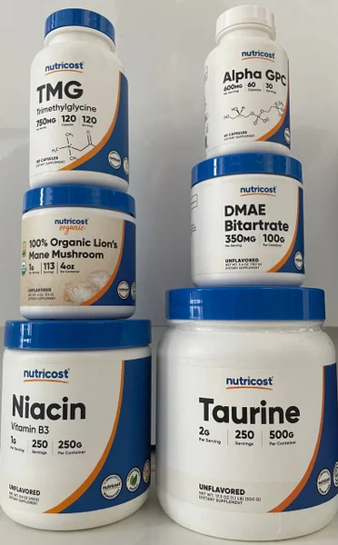 Набор витаминов и добавок Nutricost — pill bottle, sunscreen