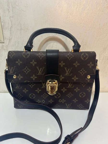 Сумка бренда Louis Vuitton б/у — purse, mailbag