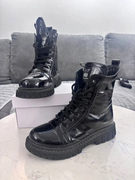 Б/у обувь — cowboy boot, running shoe