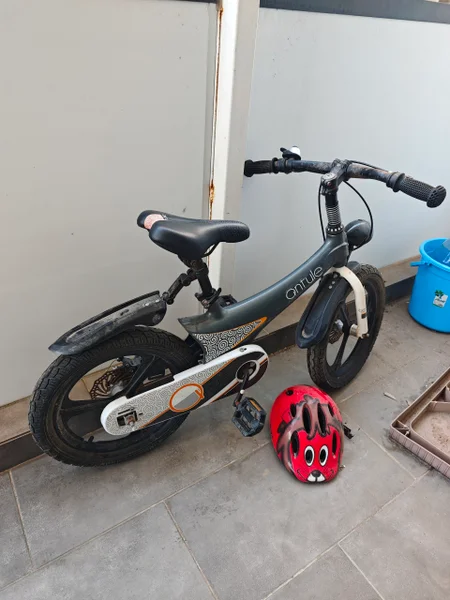 Детский велосипед Qntule с каской — moped, tricycle