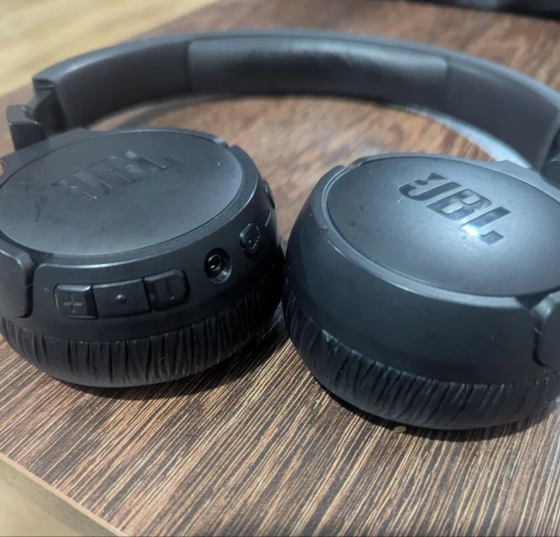 Наушники JBL Tune 670NC — lens cap, loudspeaker, CD player