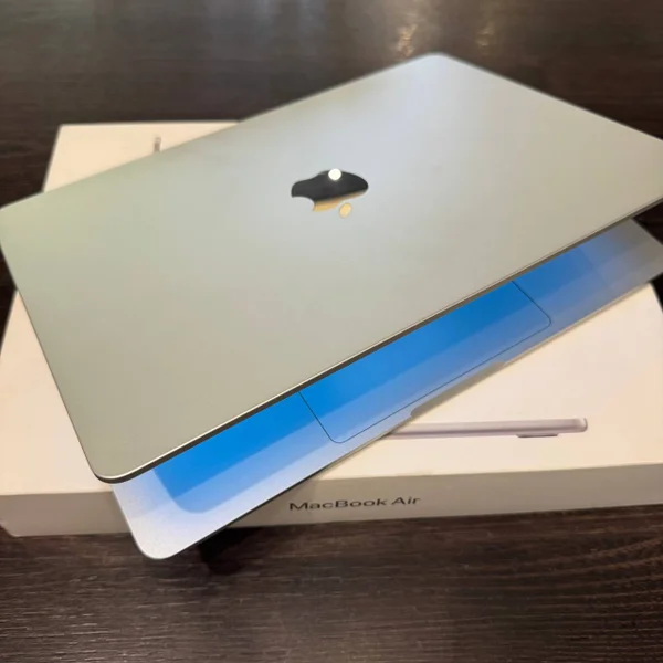 Ноутбук MacBook Air 13 M5 16/512Gb Silver — notebook