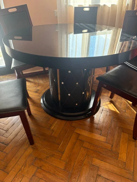 Два стула деревянные — dining table, rocking chair