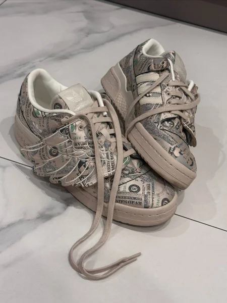 Кроссовки Jeremy Scott x Adidas Forum Wings 1.0 ‘Money’ — sandal, running shoe