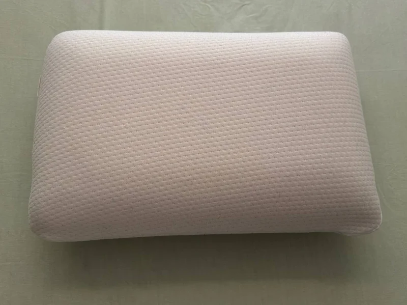 Подушка Madame Coco Charity Visco — paper towel, studio couch