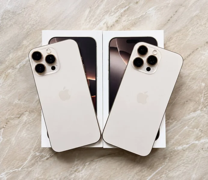 iPhone 16 Pro Max 256GB — radio, mouse