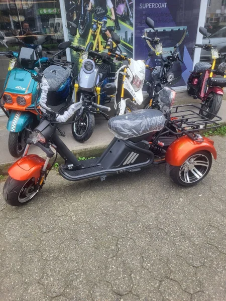 Электромотоцикл — motor scooter