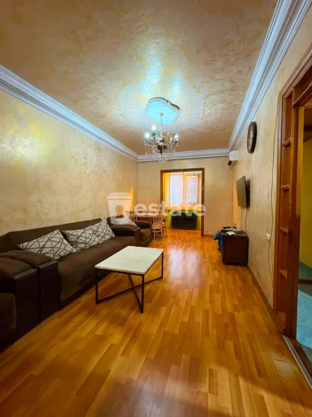 Просторная 3+1 квартира, Багратиони 196 — studio couch, home theater, four-poster