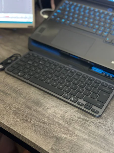 Клавиатура Logitech MX Keys Mini — space bar, notebook, typewriter keyboard