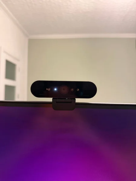Logitech BRIO 4K Pro веб-камера — projector, pool table