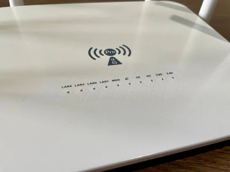 Двухдиапазонный Wi-Fi роутер с поддержкой SIM-карт — envelope, notebook, ballpoint
