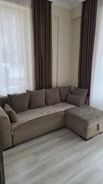Перетяжка дивана — studio couch, window shade