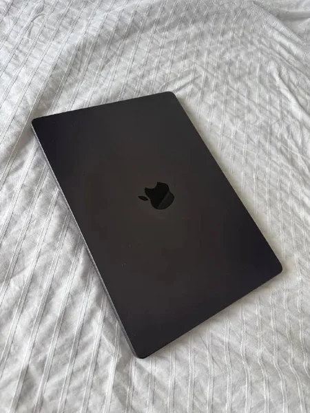 MacBook Pro M5 16 ГБ / 512 ГБ