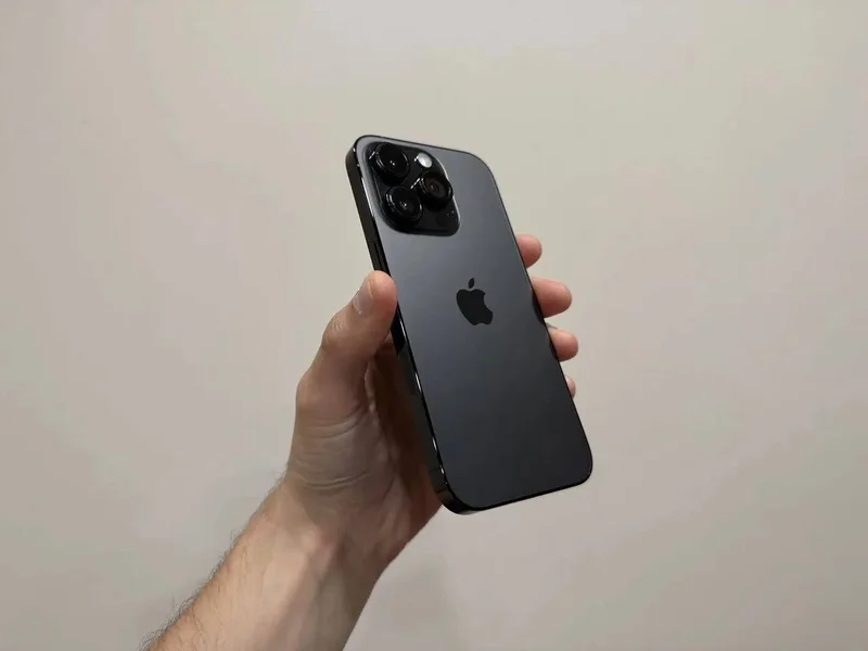iPhone 14 Pro 128GB — remote control, cellular telephone